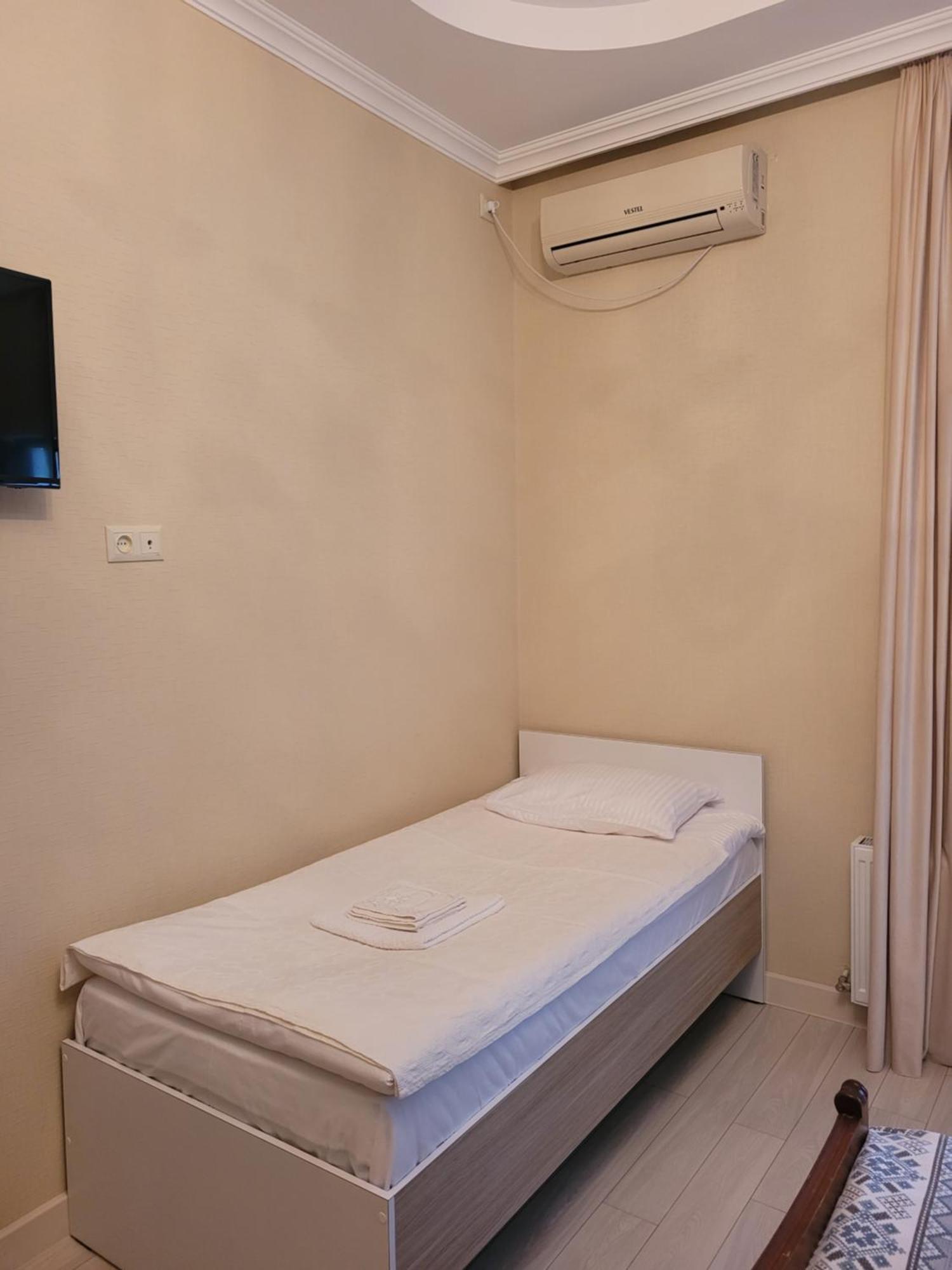 Hotel Dika Kutaisi Oda fotoğraf